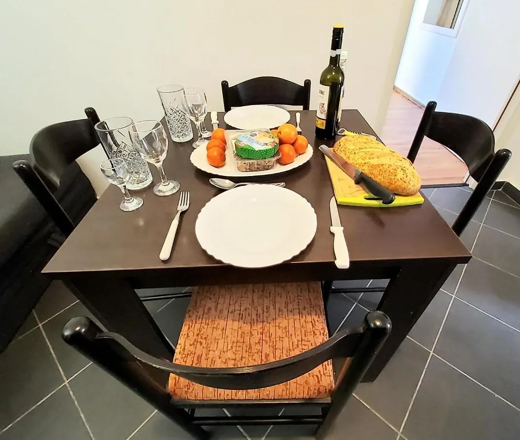 Apartment 11 Sleeps 4 Guests Split 0*,
