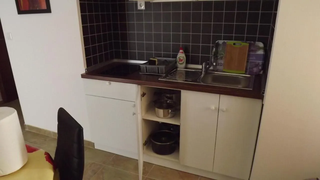 Apartment 11 Sleeps 4 Guests Split